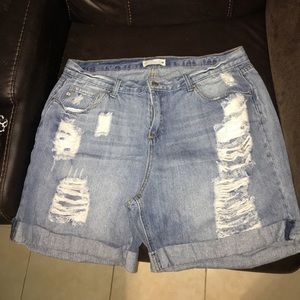 Woman’s Denim ripped shorts
